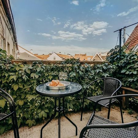 Spacious - 140 Square Meters Apartment, Vilnius City Centre Luaran gambar